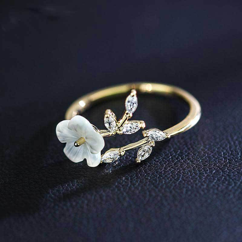 Creative Stylish Elegant And Simple Natural Flower Leaf Ring