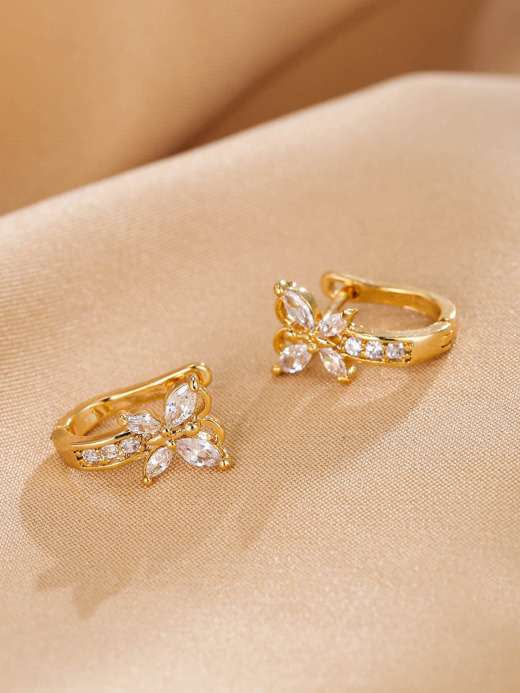 Vintage Pastoral Style Earrings Edge Inlaid Zircon Small Butterfly Ear Clip