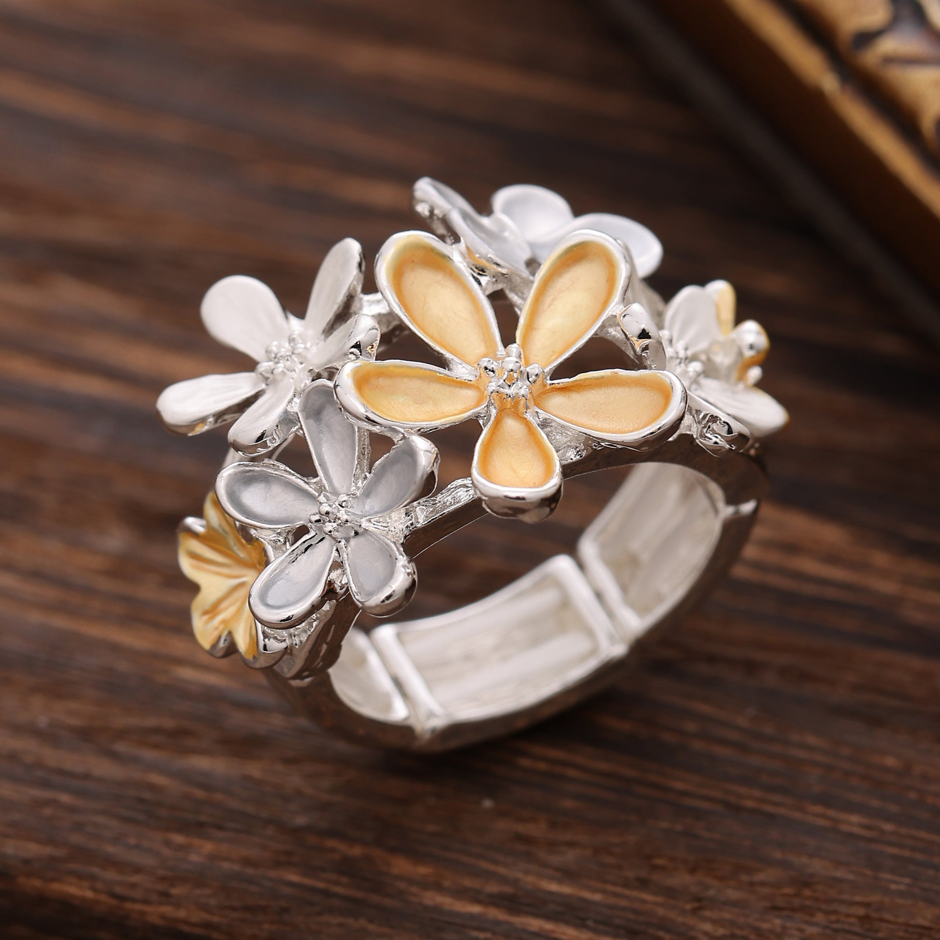Women's Fashionable All-match Flower Cluster Elastic Alloy Ring