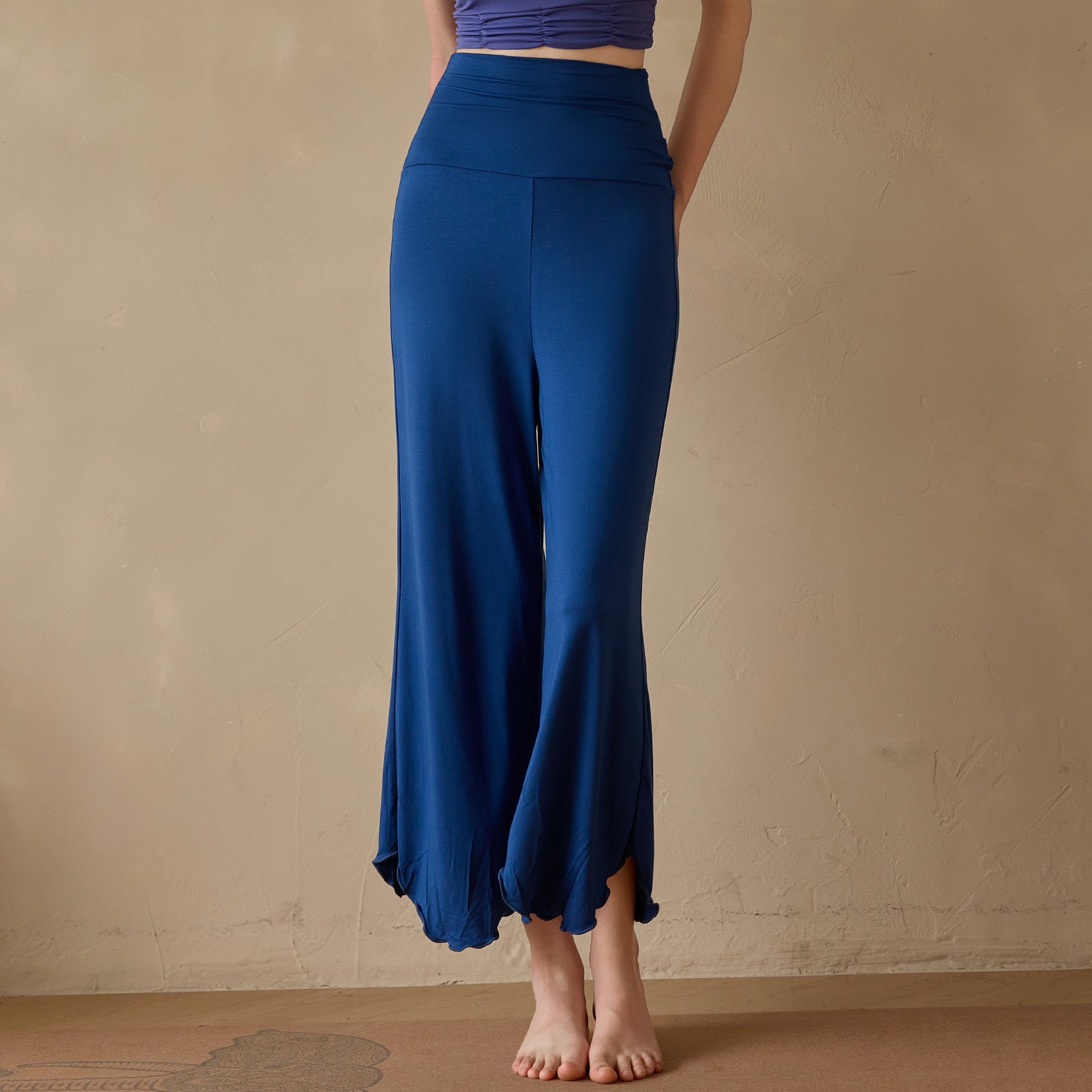 Women's Loose Cropped Solid Color Sweatpants