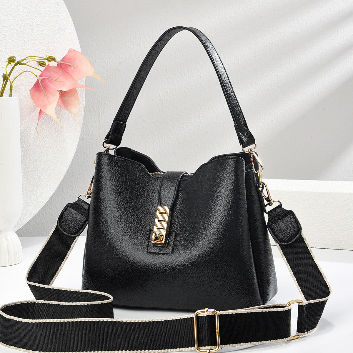 Women's Fashion Personality Large Capacity Bucket Bag