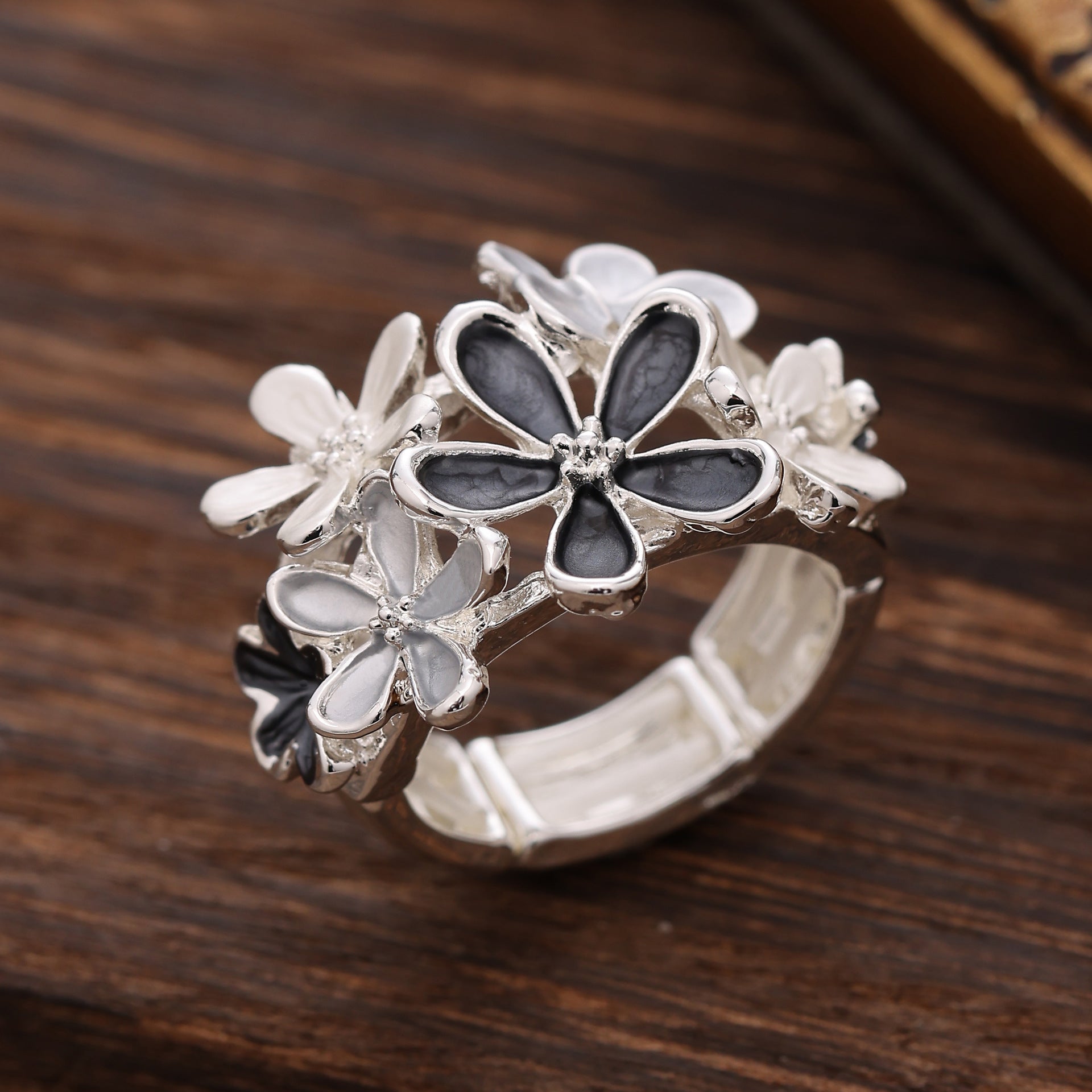 Women's Fashionable All-match Flower Cluster Elastic Alloy Ring