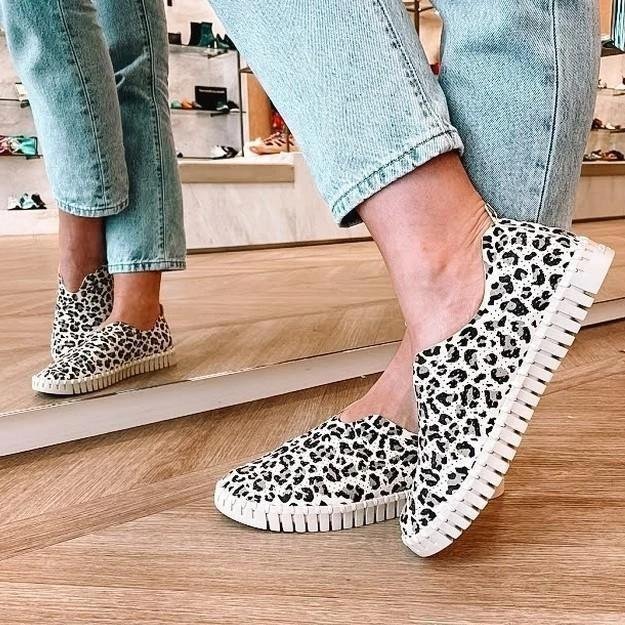 Leopard print single shoes snake print flats