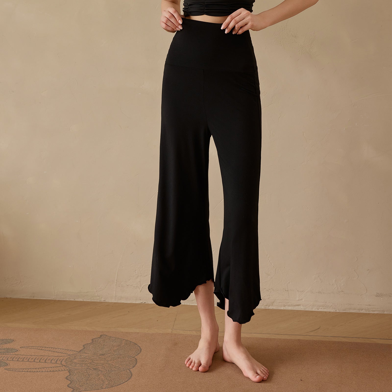 Women's Loose Cropped Solid Color Sweatpants
