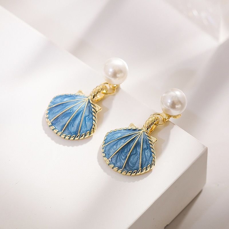 Blue Two Wearing Methods Shell Pearl Earrings