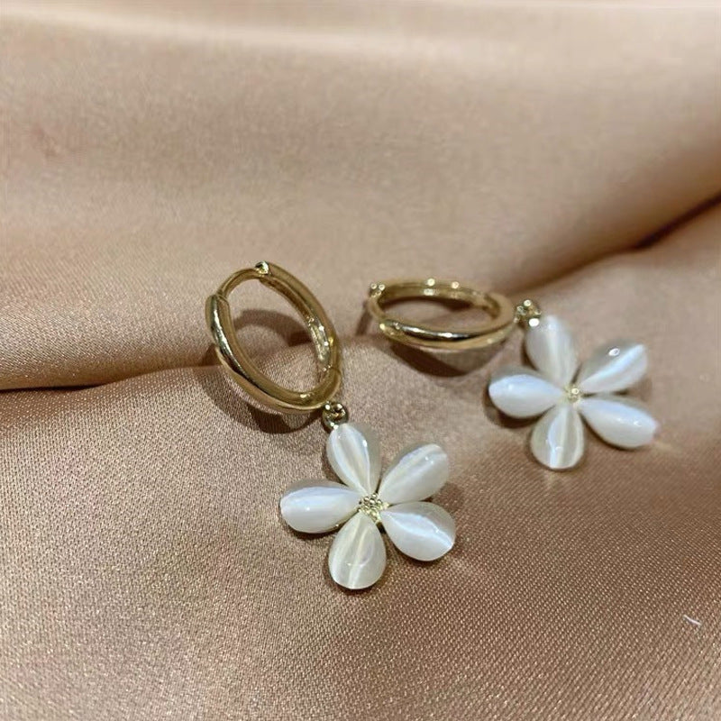 Zirconium Butterfly Wreath Earrings Are Simple In Personality