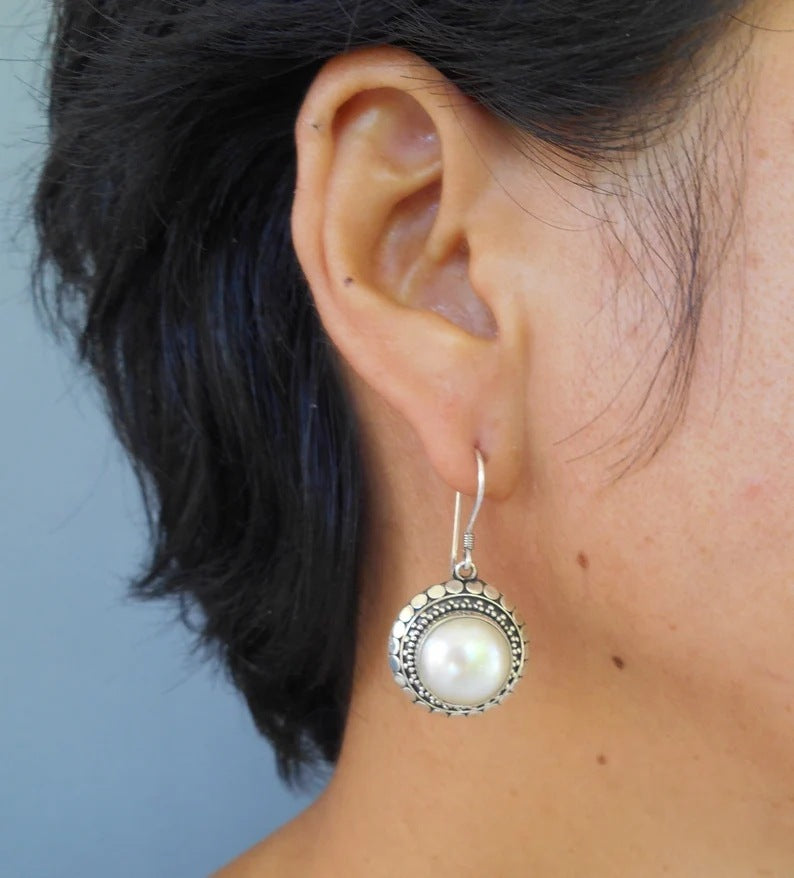 Retro Exaggerated Cat's Eye French Buckle Earrings