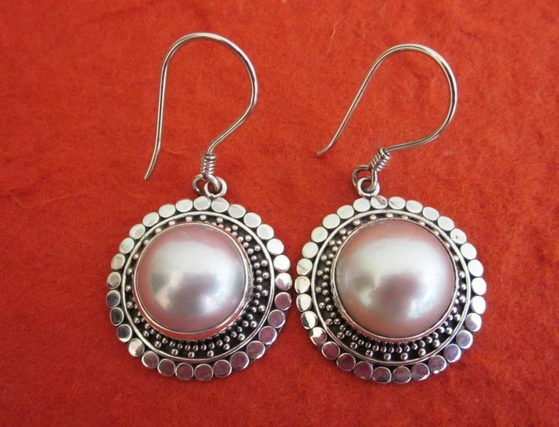 Retro Exaggerated Cat's Eye French Buckle Earrings