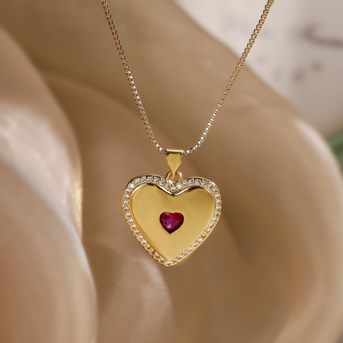 Copper Plating 18K Gold Heart-shaped Zircon Pendant Necklace