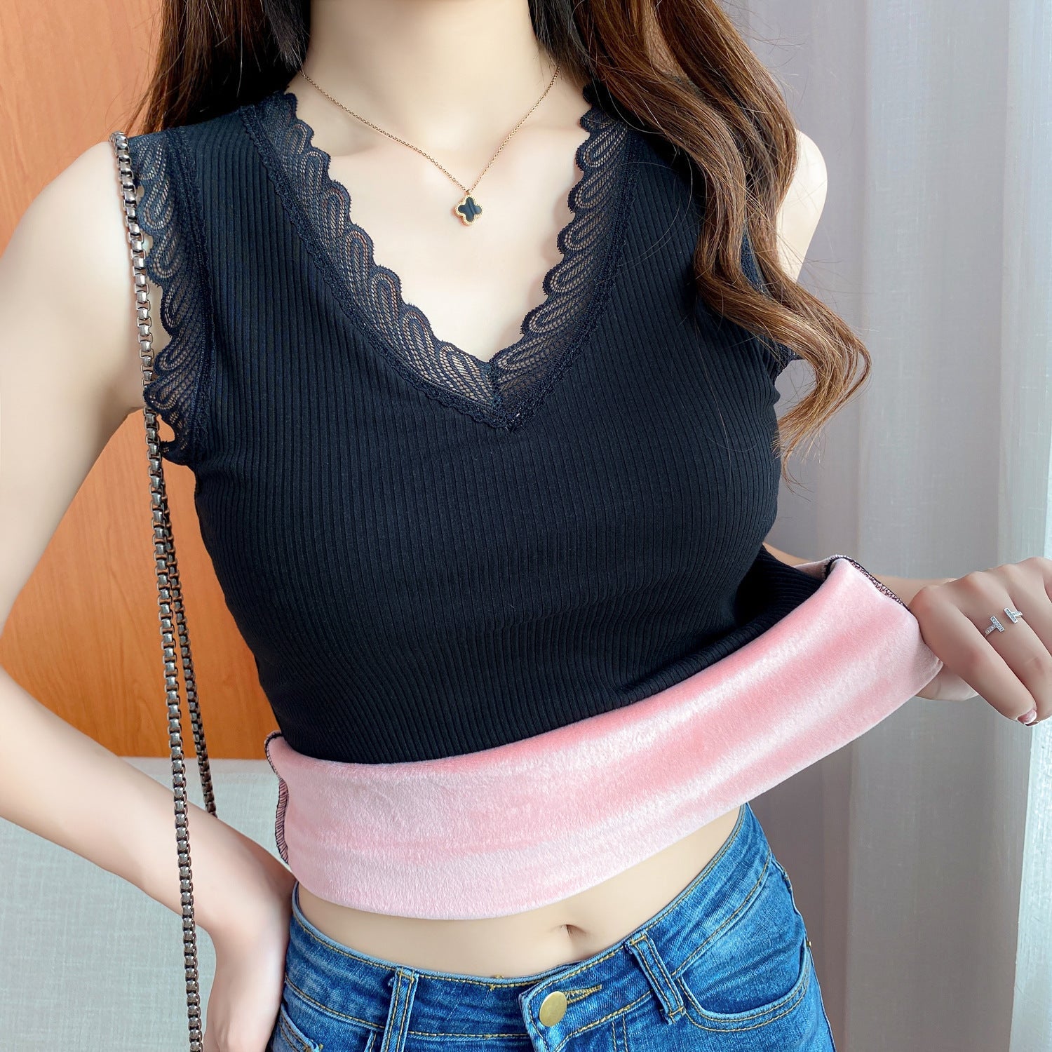 Women's Padded And Thickened Threaded V-neck Lace Top