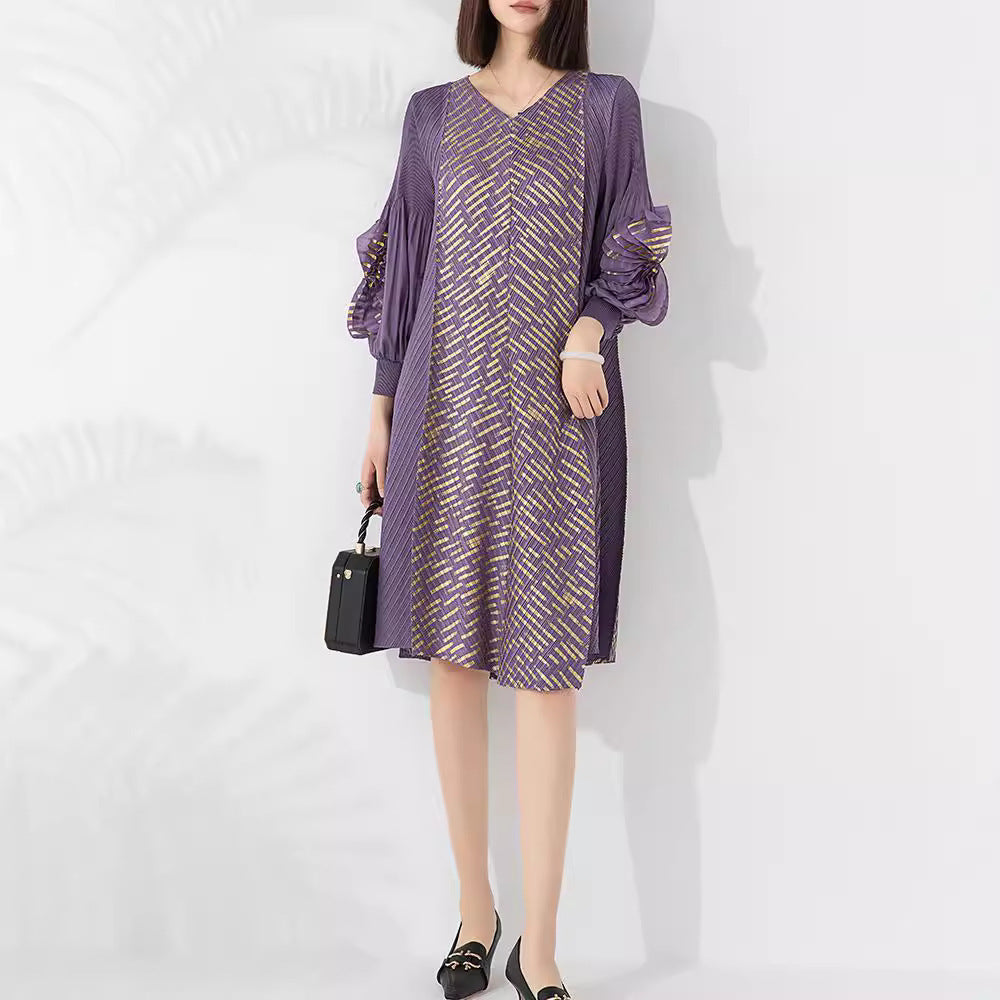 High-grade Bronzing Plate Flower V-neck Temperament Mid-length Pleated Dress