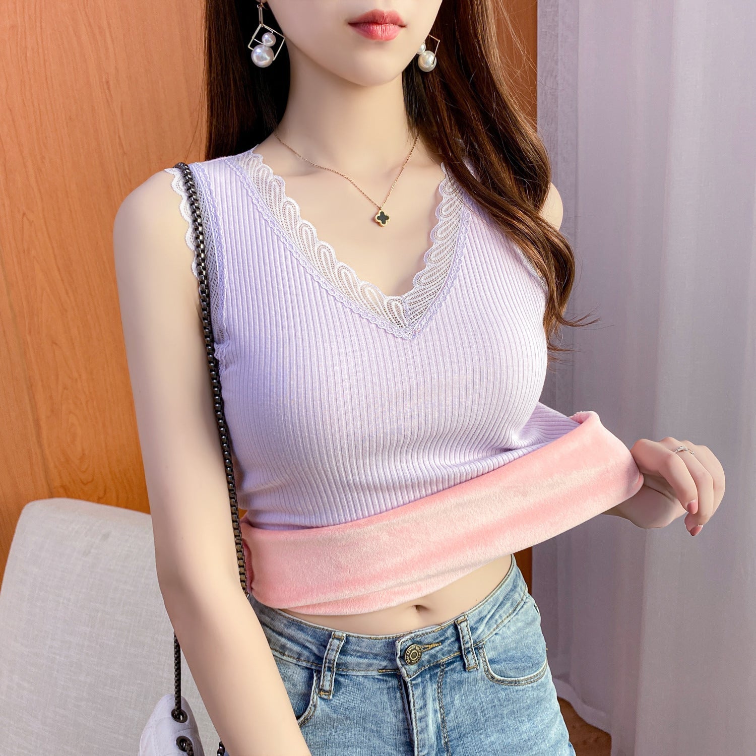 Women's Padded And Thickened Threaded V-neck Lace Top