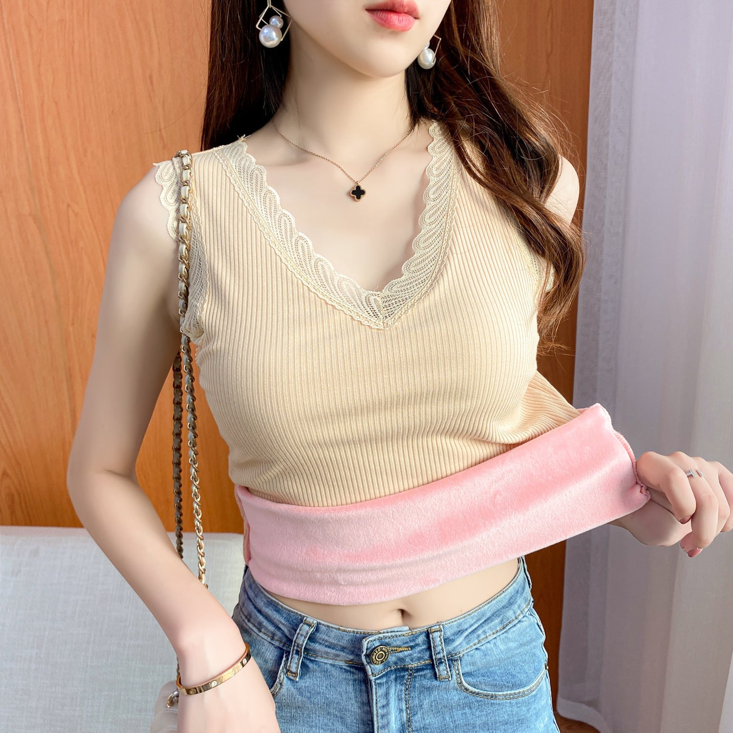 Women's Padded And Thickened Threaded V-neck Lace Top