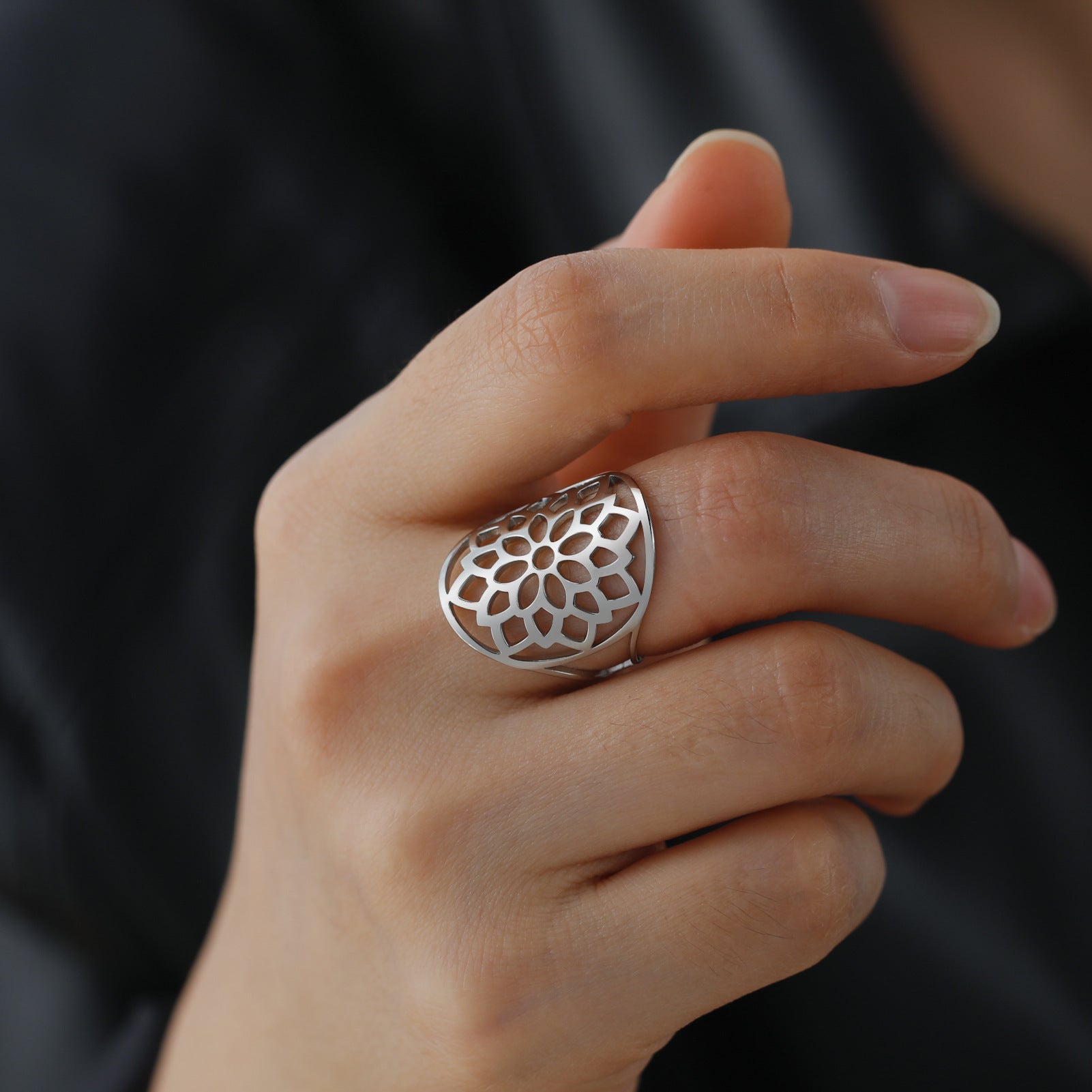 Stainless Steel Hollow Chrysanthemum Adjustable Ring