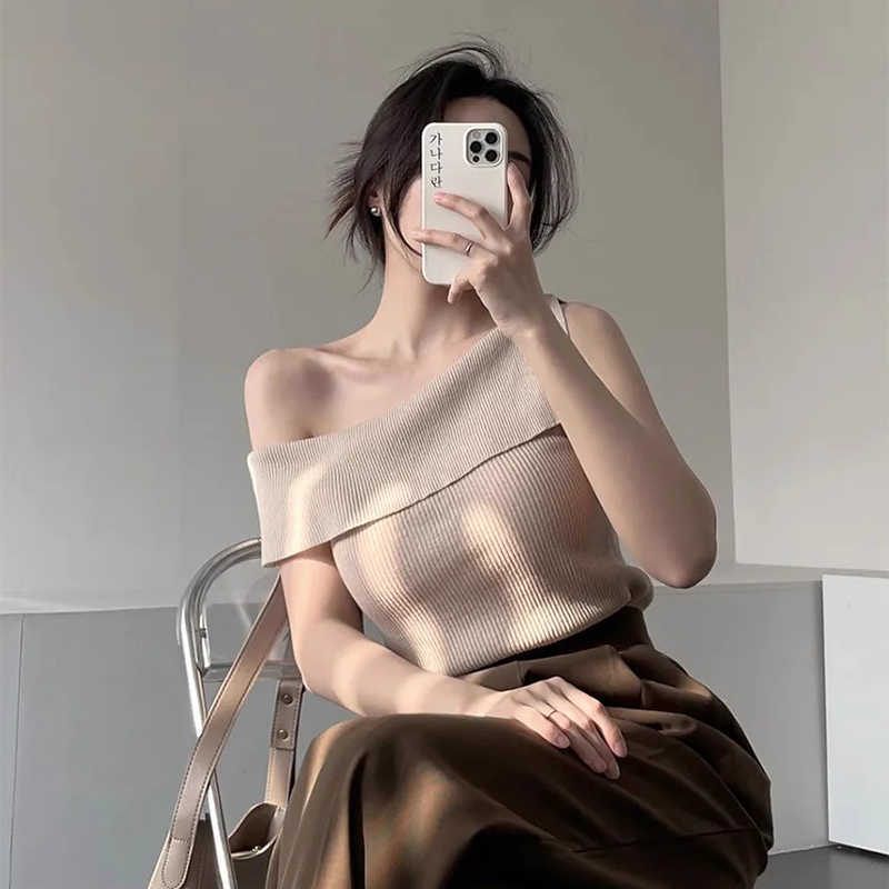 Irregular Off-shoulder Sleeveless Knitwear Solid Color Top