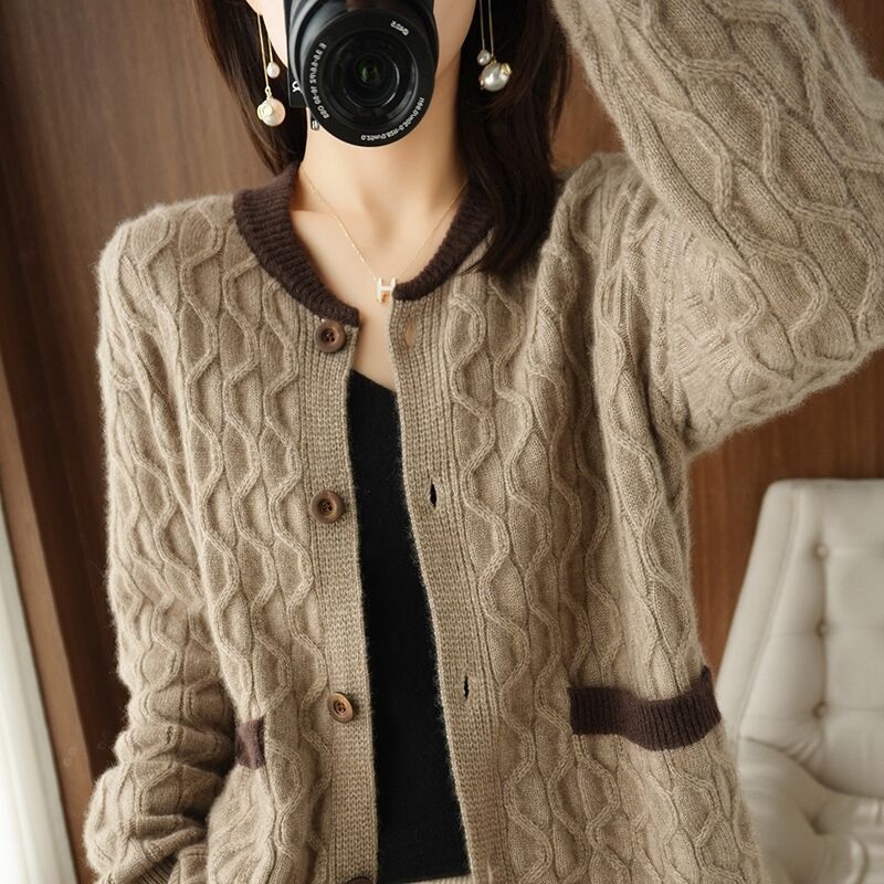 New Twisted Round Neck Cardigan