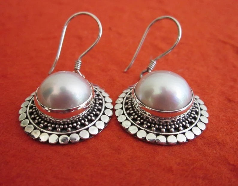 Retro Exaggerated Cat's Eye French Buckle Earrings